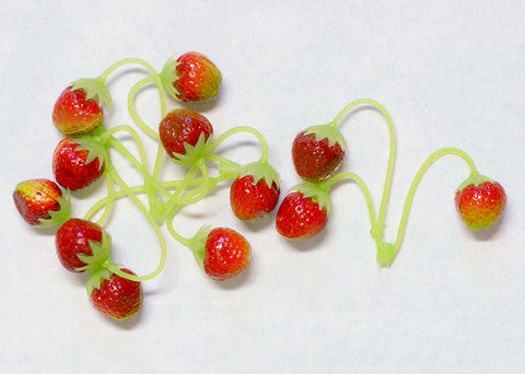Plastic Strawberries 0.75'' 36 pcs